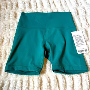 COPY - Wunder Train High-Rise Short 6"